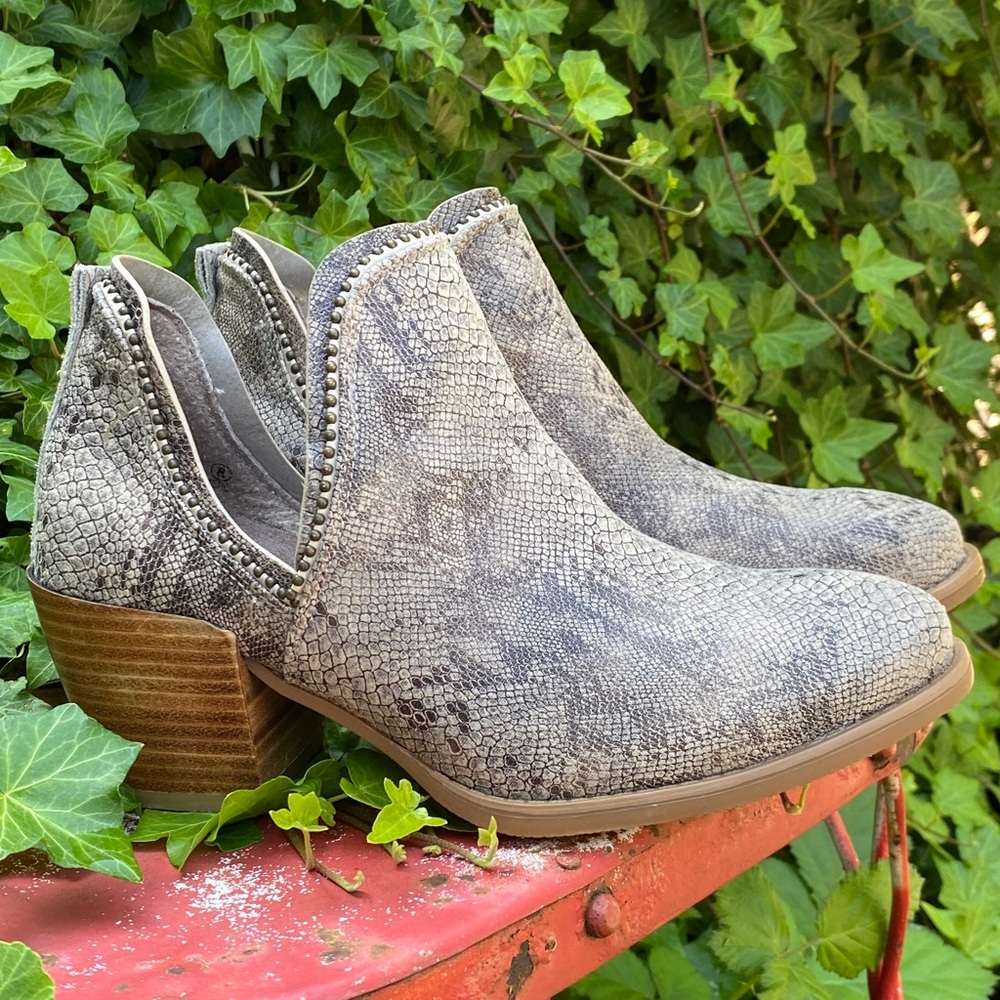 🆕 Very G Cream Marlene 2 Python Print Ankle Boots. 10. Like New!🔥 - Picture 5 of 10
